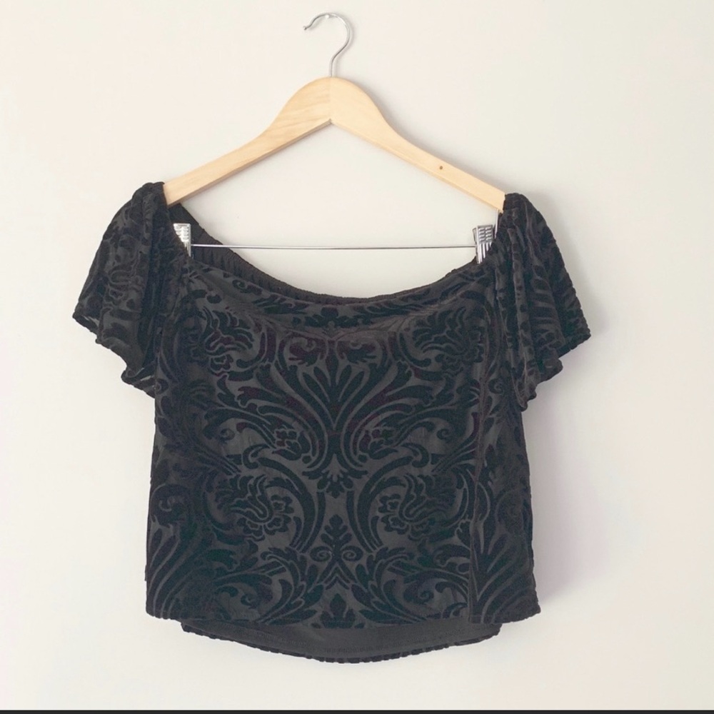 Embroidery Velvet off-the-shoulder top sz m